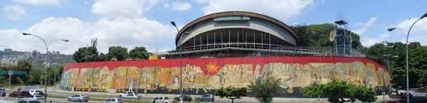 Mural Conductores de Venezuela de Pedro León Zapata, bajo el Gimnasio Cubierto de la UCV en Caracas